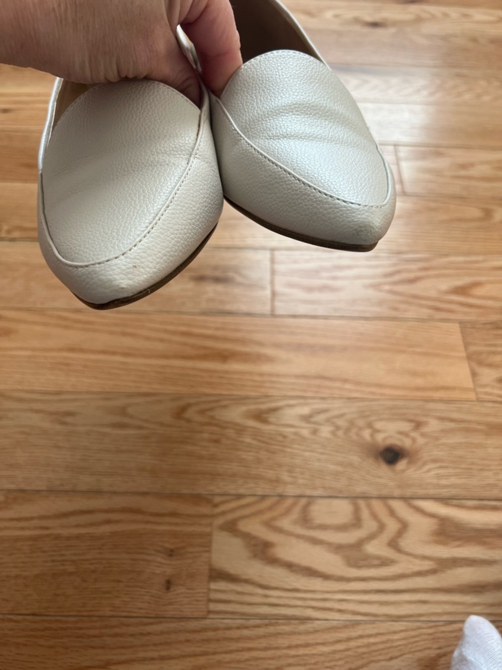 Banana Republic Ivory Pointed-Toe Leather Flats - Picture 5 of 7